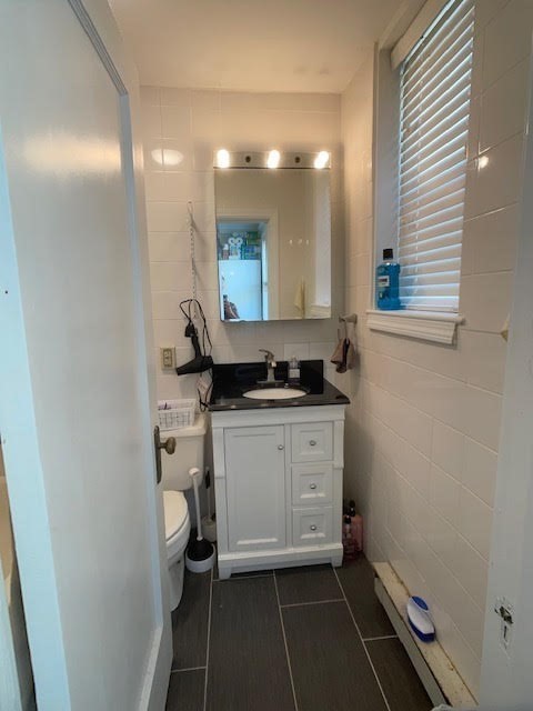 Studio, 1 bath, 350 sqft, $2,400, Unit 87