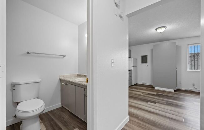 Studio, 1 bath, 475 sqft, $900, Unit 18