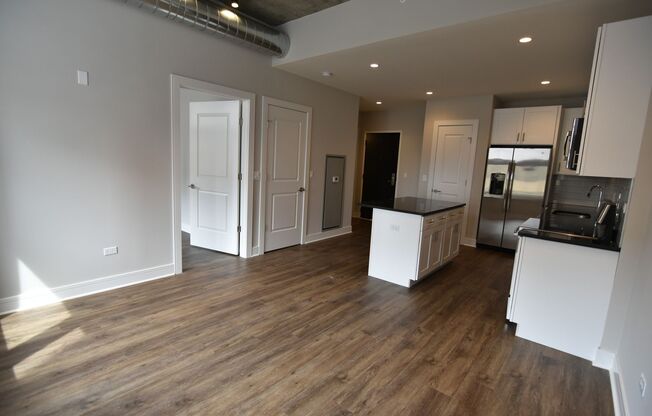 1 bed, 1 bath, 642 sqft, $2,570, Unit 3833-608