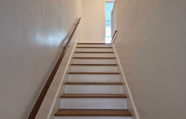 2 beds, 1 bath, 901 sqft, $1,990, Unit 07