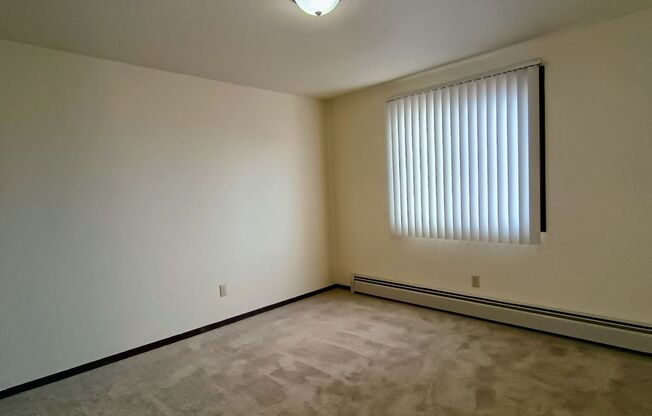 2 beds, 1 bath, 824 sqft, $1,159, Unit 1686-04