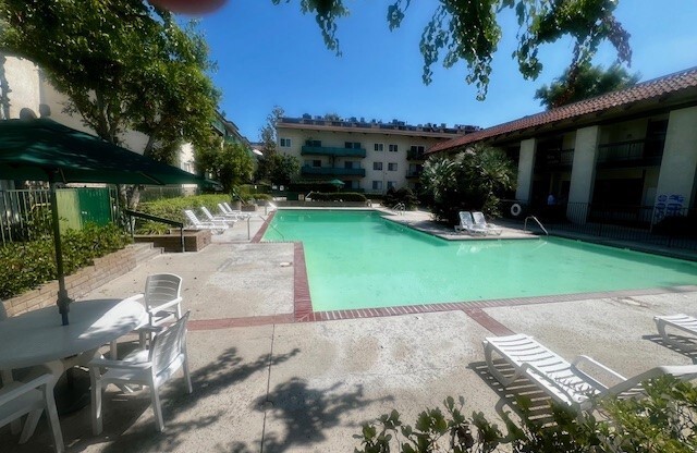 2 beds, 2 baths, 990 sqft, $3,200, Unit B205