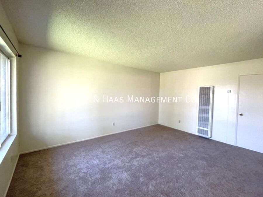 4700 Clair del Ave
