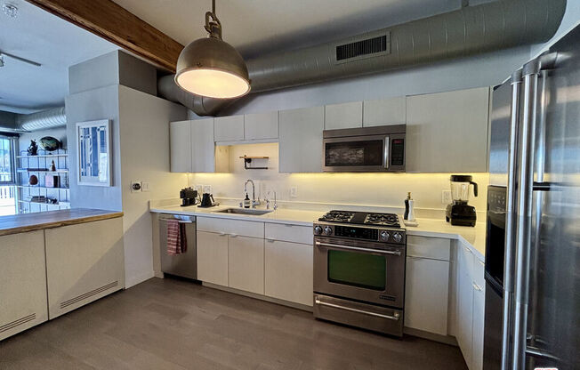 2 beds, 2 baths, 1,710 sqft, $6,750, Unit 401