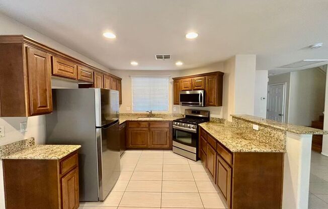 Beautiful 4 bedrooms home in desirable Green Valley