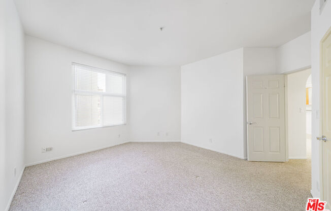 1 bed, 1 bath, 659 sqft, $1,975, Unit 327
