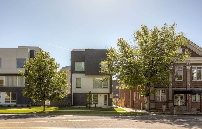 City View Haven: Modern 2-Bed Townhome in LoHi/Highlands Square!!!