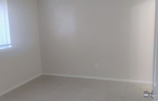 3 beds, 1.5 baths, $1,895