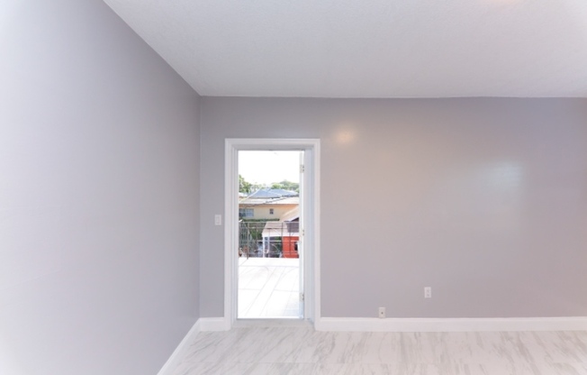 921 N 19 AVE