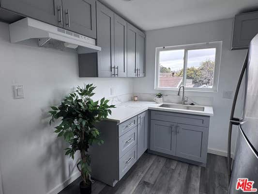 858 W 88 ST