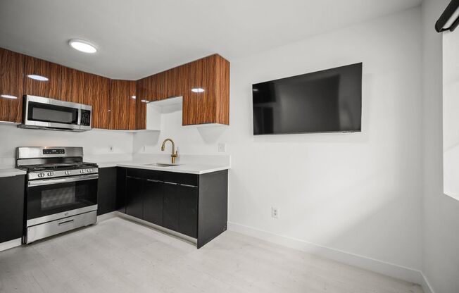 3 beds, 1.5 baths, 800 sqft, $2,995, Unit Unit B