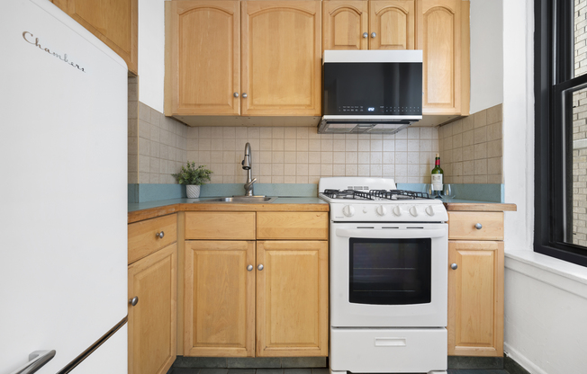 Studio, 1 bath, $2,900, Unit 6E