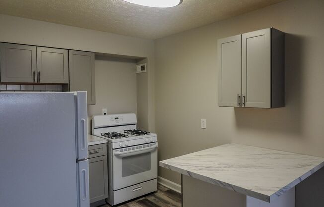 2 beds, 1 bath, 665 sqft, $1,040, Unit 1738F