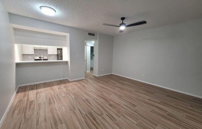 7093 N. Holiday