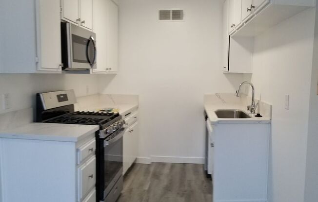 2 beds, 2 baths, 920 sqft, $2,695, Unit 101