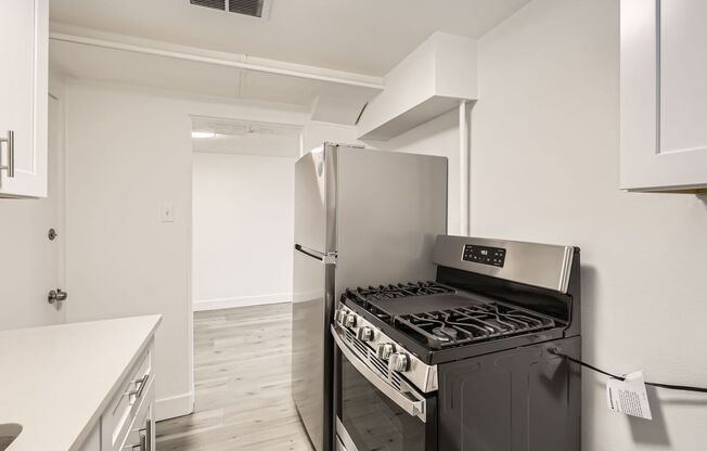 2 beds, 1 bath, 750 sqft, $1,595, Unit 1585 1/2