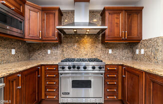 1828 Glendon Ave, PH3