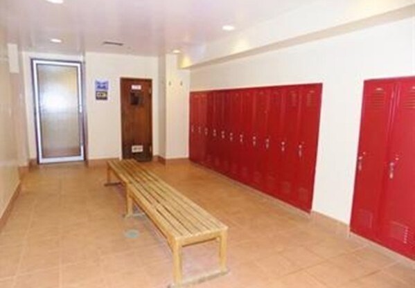 2 beds, 2 baths, 1,180 sqft, $3,200, Unit 13K