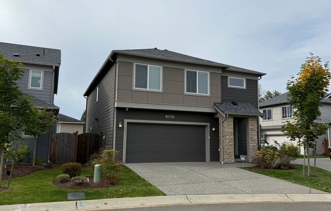 Spacious 3BD/2.5BTH Modern Home for Lease in Lynnwood - Pet Friendly!