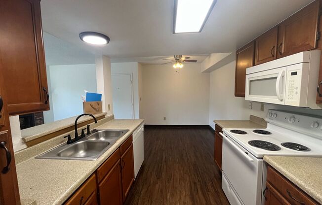 2 beds, 1 bath, $1,595, Unit 103