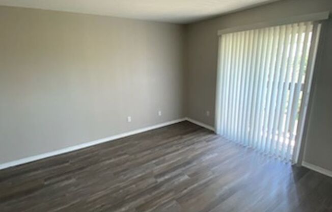 2 beds, 2 baths, 856 sqft, $920, Unit 2827-1811