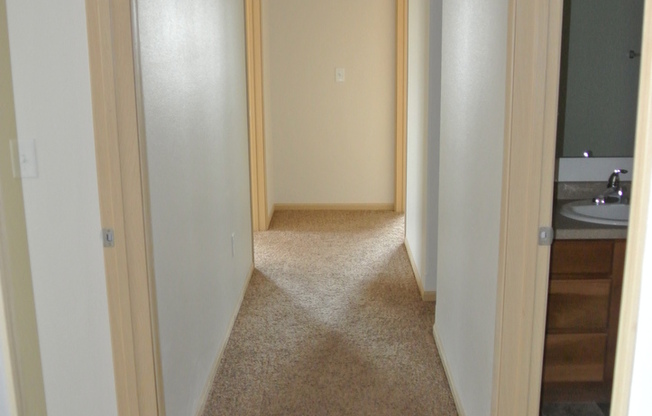4 beds, 3 baths, $1,895, Unit 202