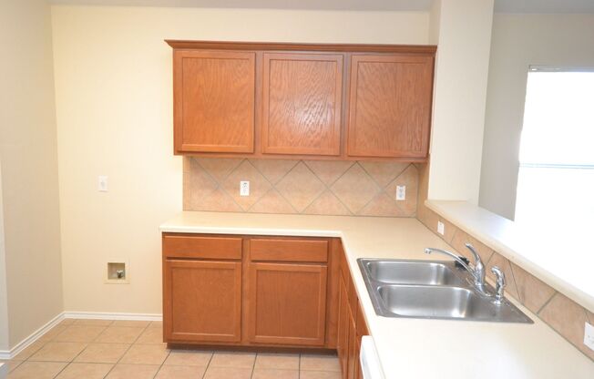 3 beds, 2 baths, $1,750, Unit 100 Steven St.