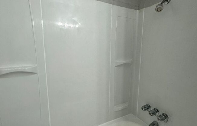 2 beds, 1 bath, 840 sqft, $1,350, Unit 717