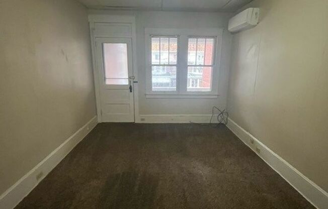 1 bed, 1 bath, $750, Unit APT 2