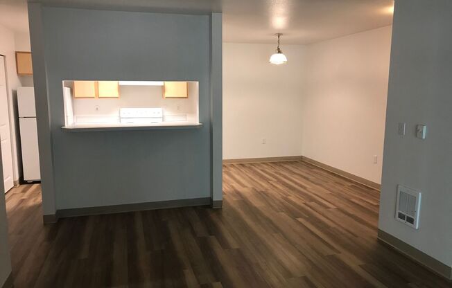 2 beds, 1 bath, 950 sqft, $1,550, Unit D-02