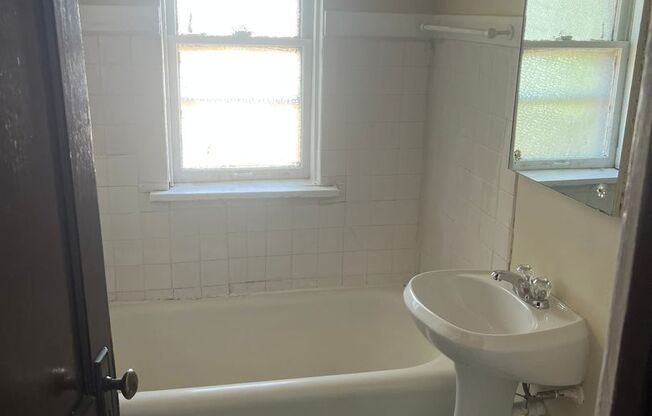 1 bed, 1 bath, $1,050, Unit 321