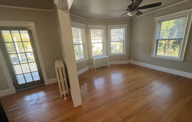 3 beds, 1 bath, 1,300 sqft, $3,200, Unit 2