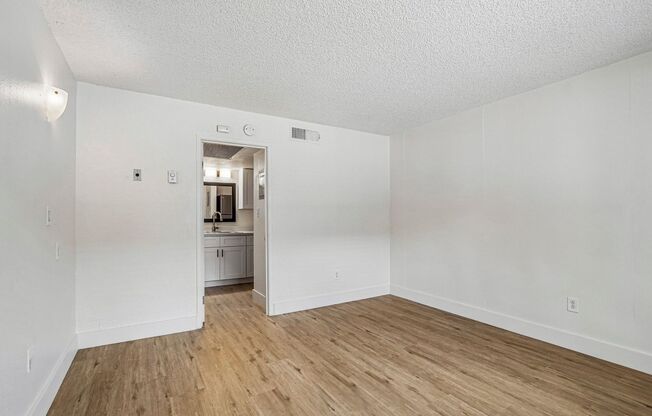 1 bed, 1 bath, 450 sqft, $1,149, Unit 31