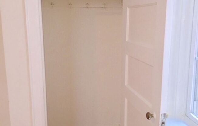 2 beds, 1 bath, 1,100 sqft, $1,725, Unit B1