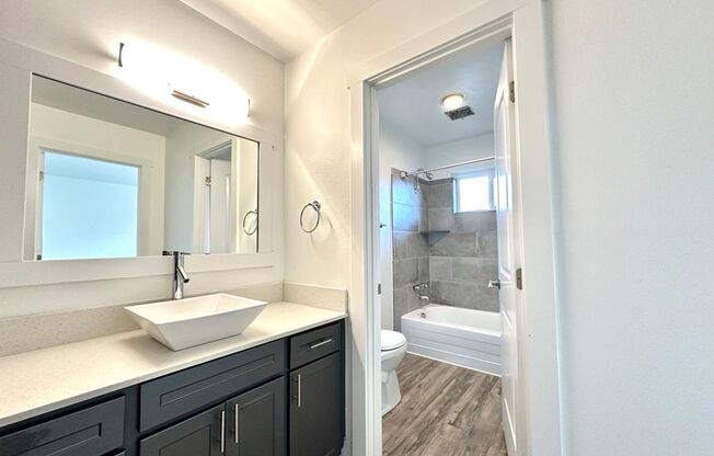 1 bed, 1 bath, 555 sqft, $1,355, Unit 32