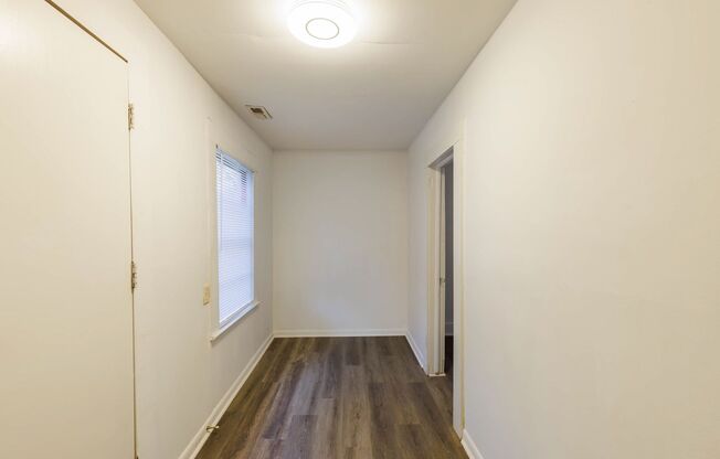 2 beds, 1 bath, $1,100