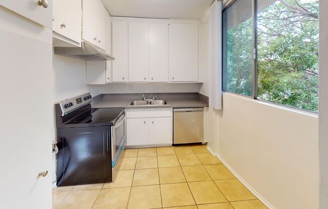 Studio, 1 bath, 450 sqft, $1,950, Unit 05-302