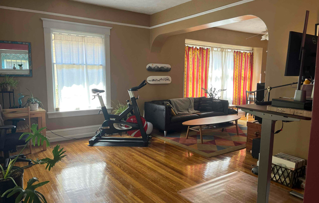 1818 N 50 ST