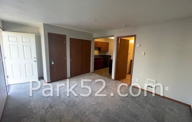 $500 Off First Full Month!  1st Floor Studio Apartment in North Tacoma