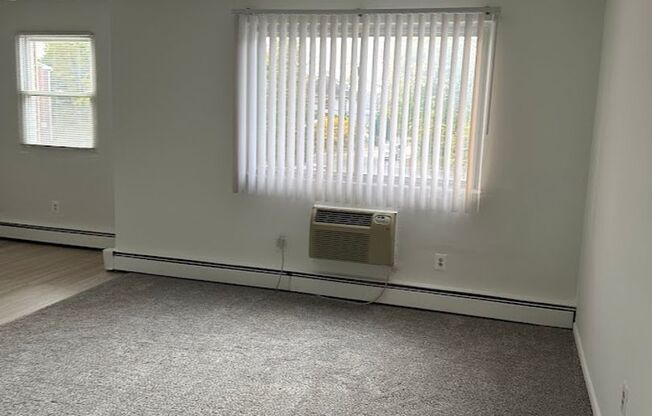 1 bed, 1 bath, 720 sqft, $1,300, Unit 20