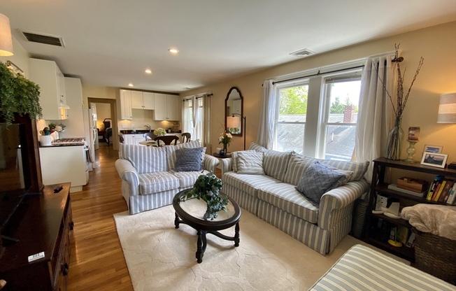 38 Grossman St 2L