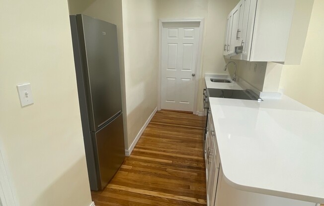 2 beds, 1 bath, , $4,200, Unit 11