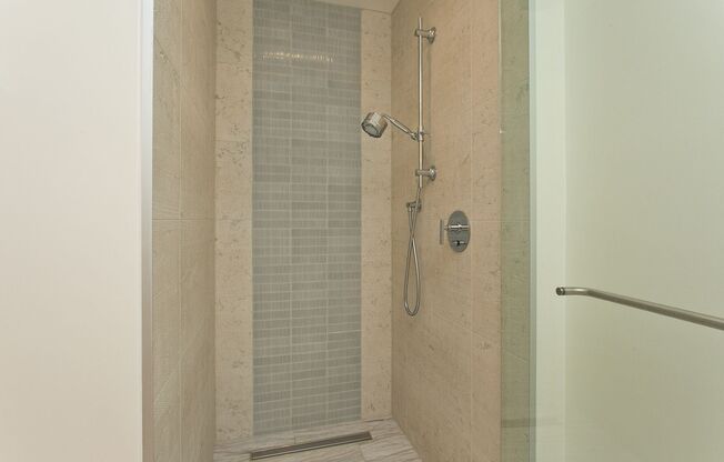 1 bed, 1 bath, $6,000, Unit # 2705