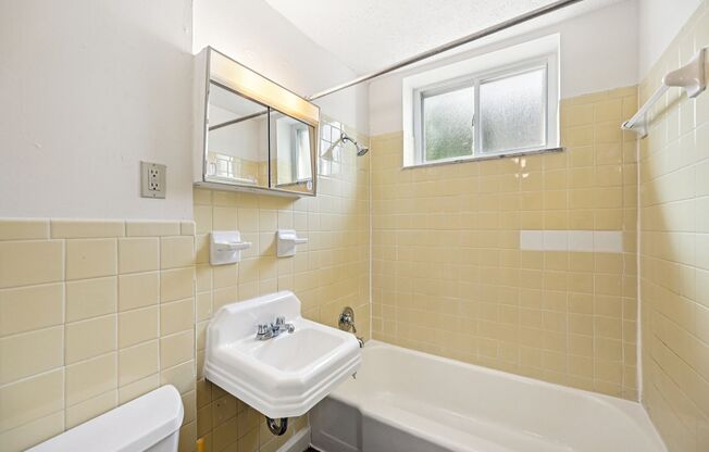 2 beds, 1 bath, 665 sqft, $950, Unit 1732P