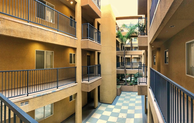 Bella Villa - Laurel
