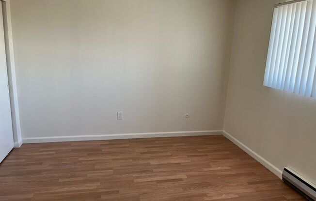 2 beds, 1 bath, $2,425, Unit B2