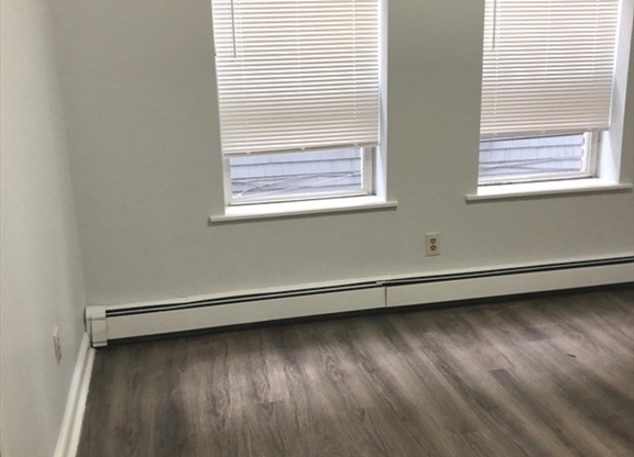 4 beds, 1 bath, 1,200 sqft, $5,600, Unit 3(2B)