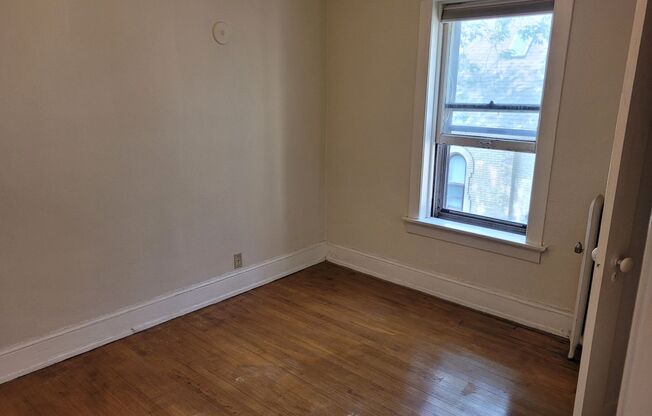 1 bed, 1 bath, $1,125, Unit 11