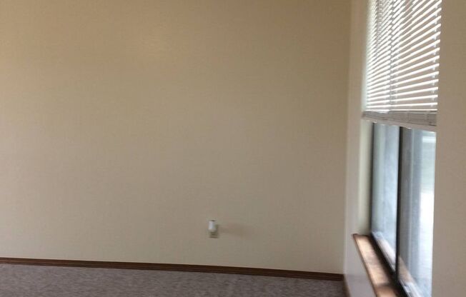3 Bedroom Ranch Nixa-new carpet