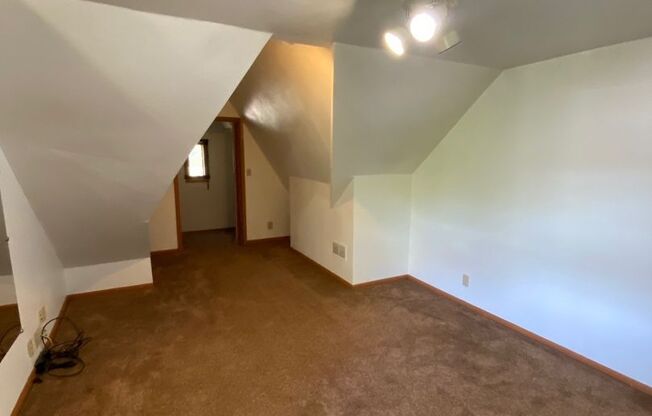 1 bed, 1 bath, $890, Unit Second Floor